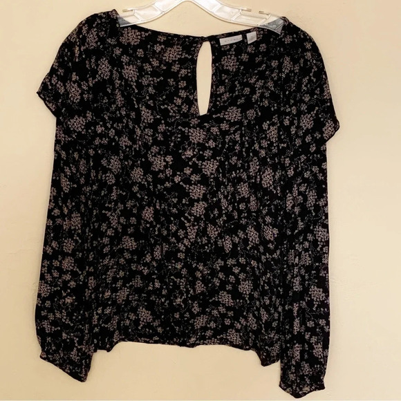 Hinge ruffle top like new condition - Picture 6 of 6